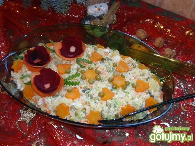 Sałatka jarzynowa z groszkiem Sałatka jarzynowa z groszkiem