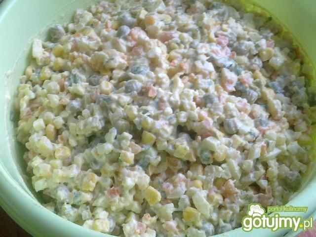 Sałatka jarzynowa z jabłkiem  Sałatka jarzynowa z jabłkiem