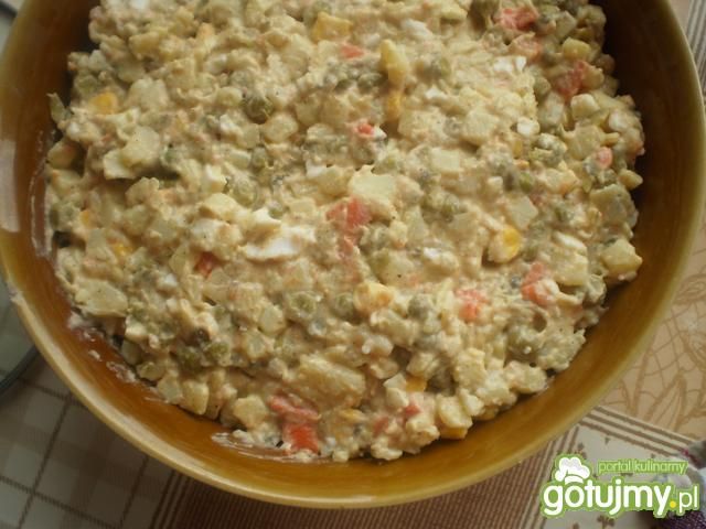 Sałatka jarzynowa z kiełbaską