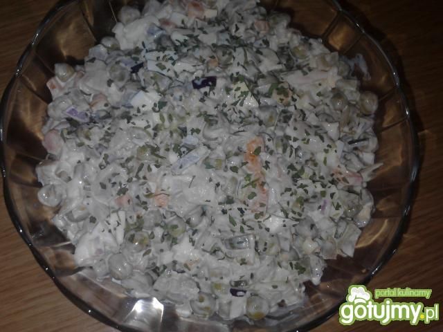 Sałatka jarzynowa z kurczakiem Sałatka jarzynowa z kurczakiem