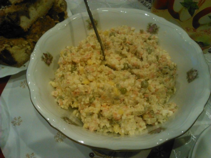 Sałatka jarzynowa z kurczakiem Sałatka jarzynowa z kurczakiem