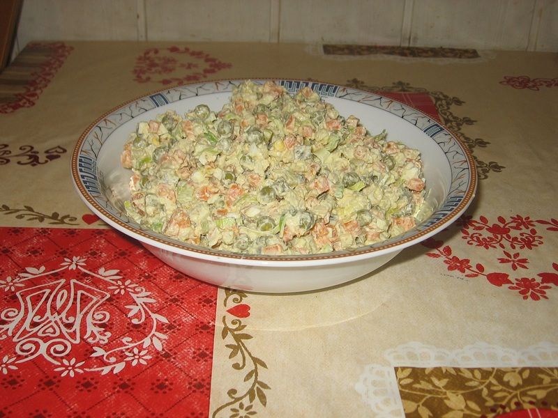 Sałatka jarzynowa z porem Sałatka jarzynowa z porem