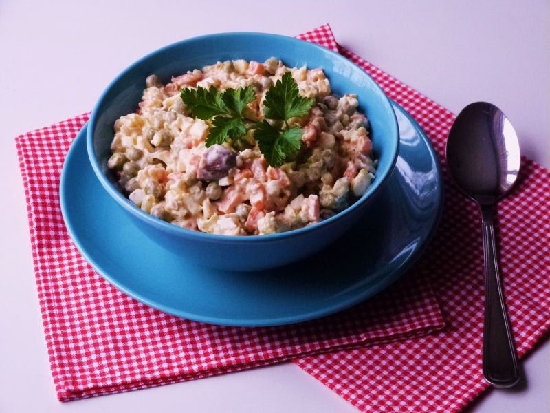 Sałatka jarzynowa z rydzami Sałatka jarzynowa z rydzami