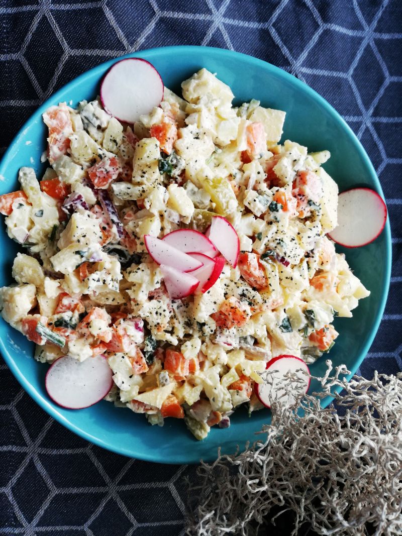 Salatka jarzynowa z rzodkiewkami Salatka jarzynowa z rzodkiewkami