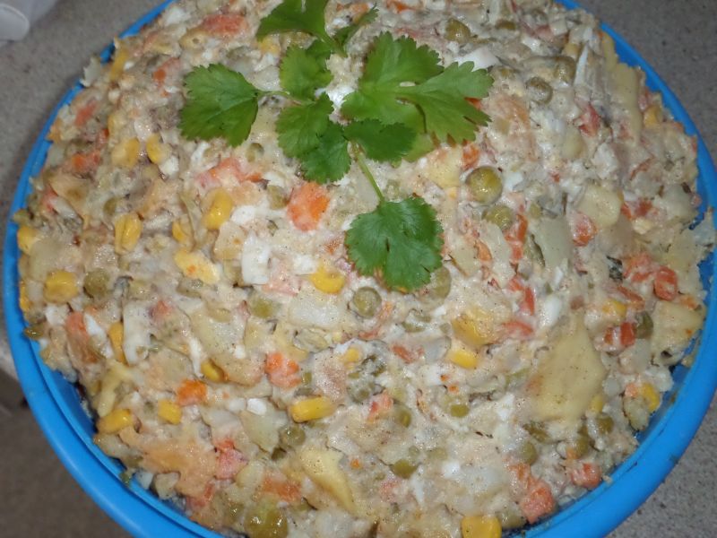 Sałatka jarzynowa z tortellini