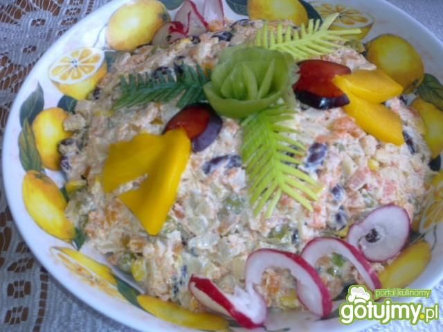 Sałatka jarzynowa ze śliwką Sałatka jarzynowa ze śliwką