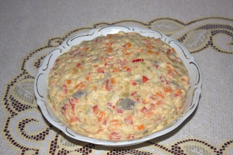 Sałatka jarzynowo-śledziowa 