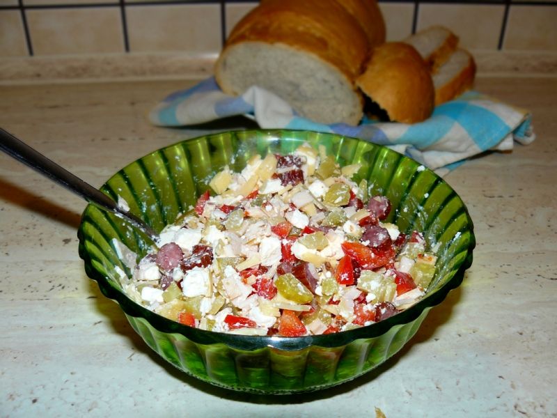 Sałatka 'kabanos z fetą' Sałatka 'kabanos z fetą'