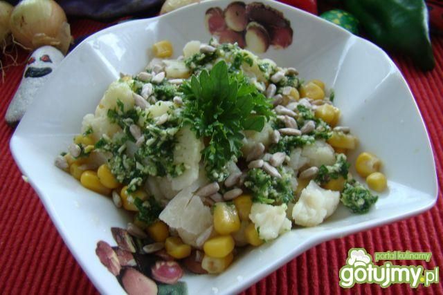 Sałatka kalafiorowa z sosem pietruszkowy Sałatka kalafiorowa z sosem pietruszkowy
