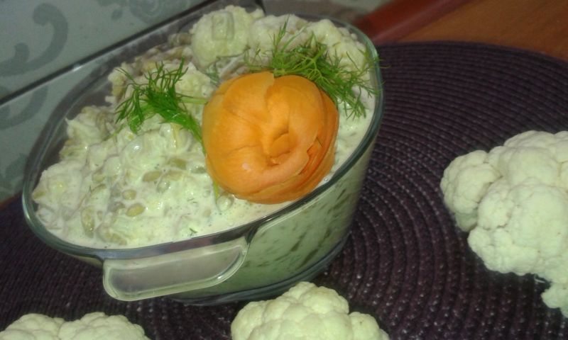 Sałatka kalafiorowa ze szparagami