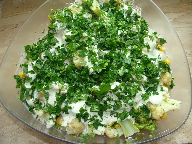 Sałatka kalafiorowo brokułowa