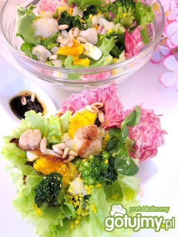 Sałatka kalafiorowo-brokułowa wiosennie Sałatka kalafiorowo-brokułowa wiosennie