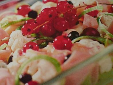 Sałatka kalafiorowo - porzeczkowa. Sałatka kalafiorowo - porzeczkowa.