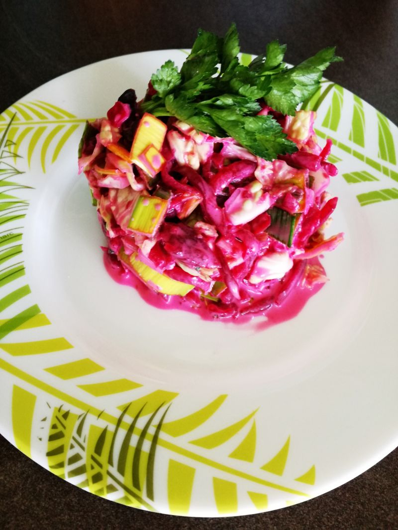 Sałatka kapuściana z porem i burakami
