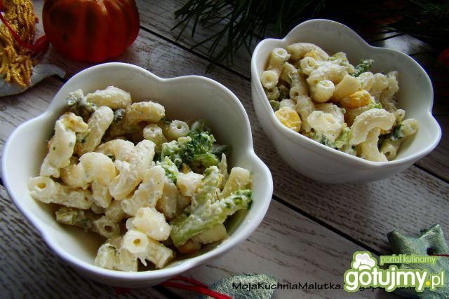 Sałatka kolanko z brokułem 