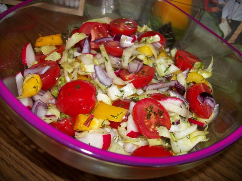 Sałatka koperkowa z cykorią