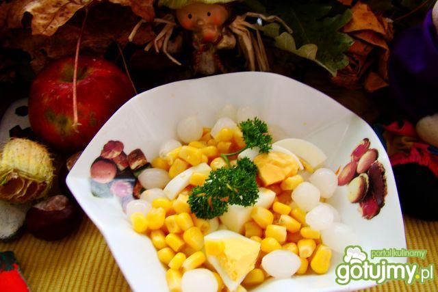 Sałatka kukurydziana z jajkiem i cebulką Sałatka kukurydziana z jajkiem i cebulką