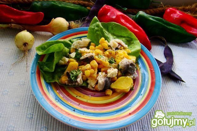 Sałatka kukurydziano-śledziowa