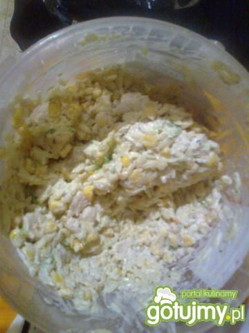 Sałatka kurczak z makaronem