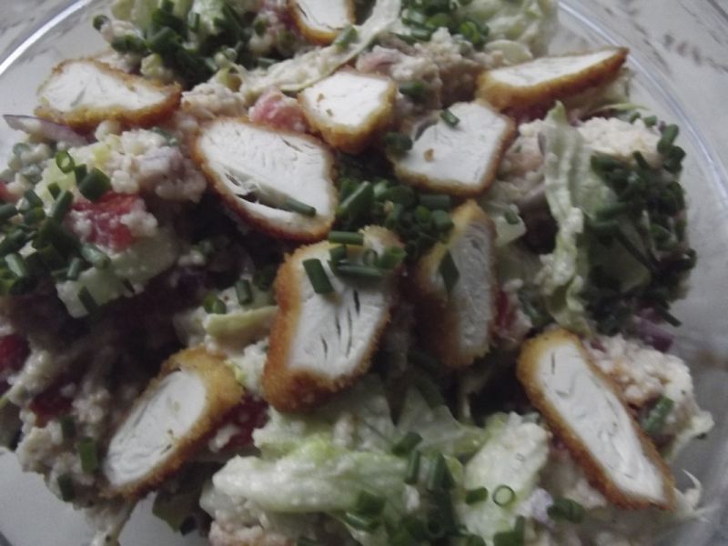 Sałatka kuskus z nuggetsami