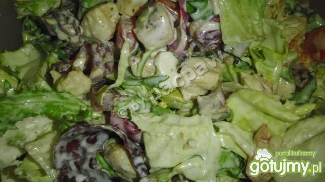 Sałatka lazurowa z suchą kiełbasą Sałatka lazurowa z suchą kiełbasą