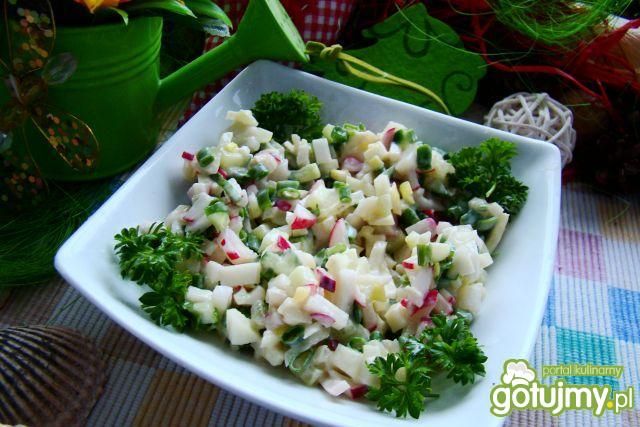 Sałatka letnia z kalarepką 