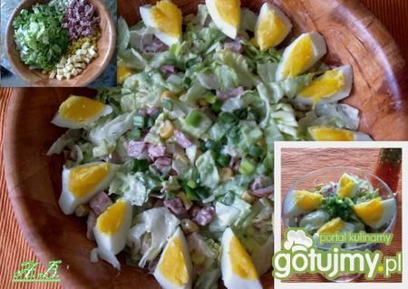 Sałatka lodowa z jajkiem