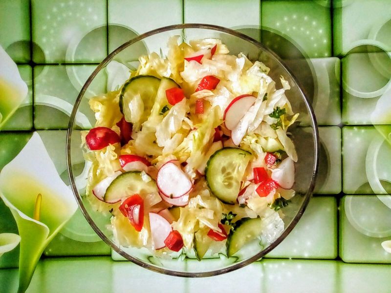 Sałatka lodowa z rzodkiewką