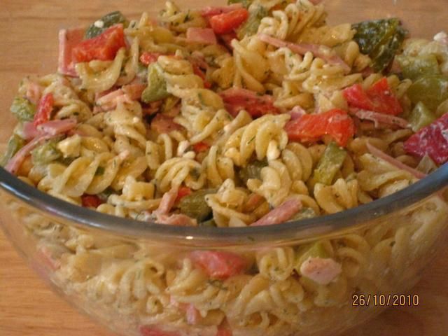 Sałatka makaronowa  Sałatka makaronowa