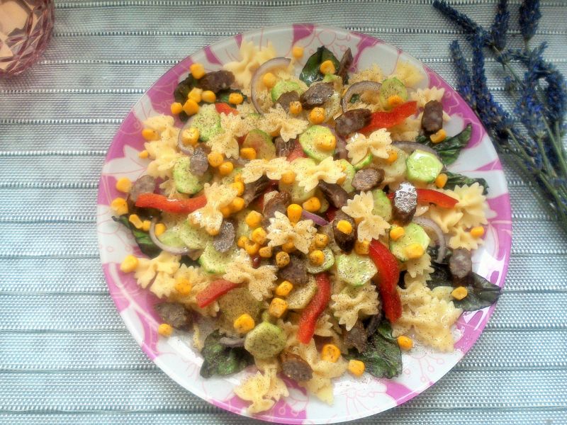 Sałatka makaronowa Sałatka makaronowa