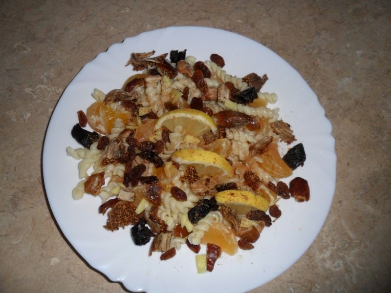 Sałatka makaronowa na słodko