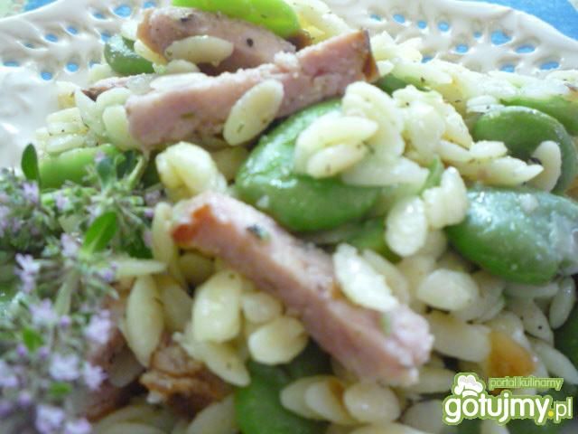Sałatka makaronowa z bobem