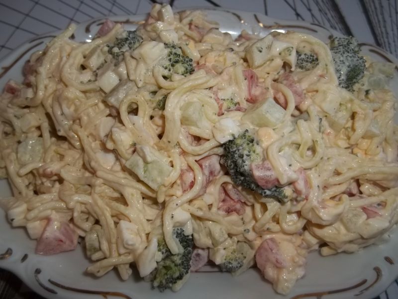 Sałatka makaronowa z brokułem Sałatka makaronowa z brokułem