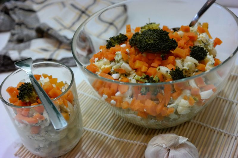 Sałatka makaronowa z brokułem