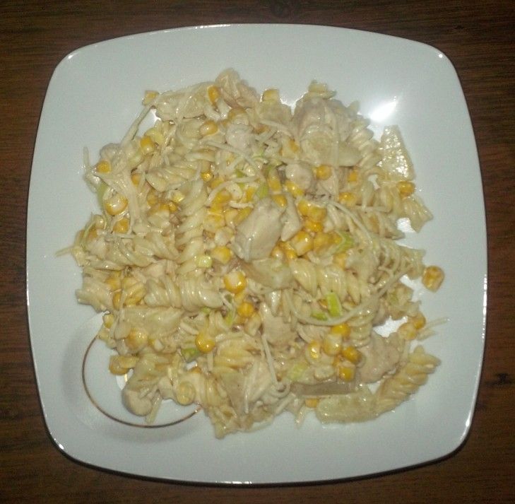 Sałatka makaronowa z kurczakiem