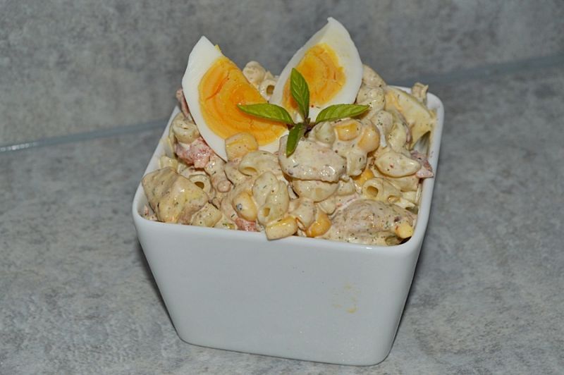 Sałatka makaronowa z kurczakiem Sałatka makaronowa z kurczakiem