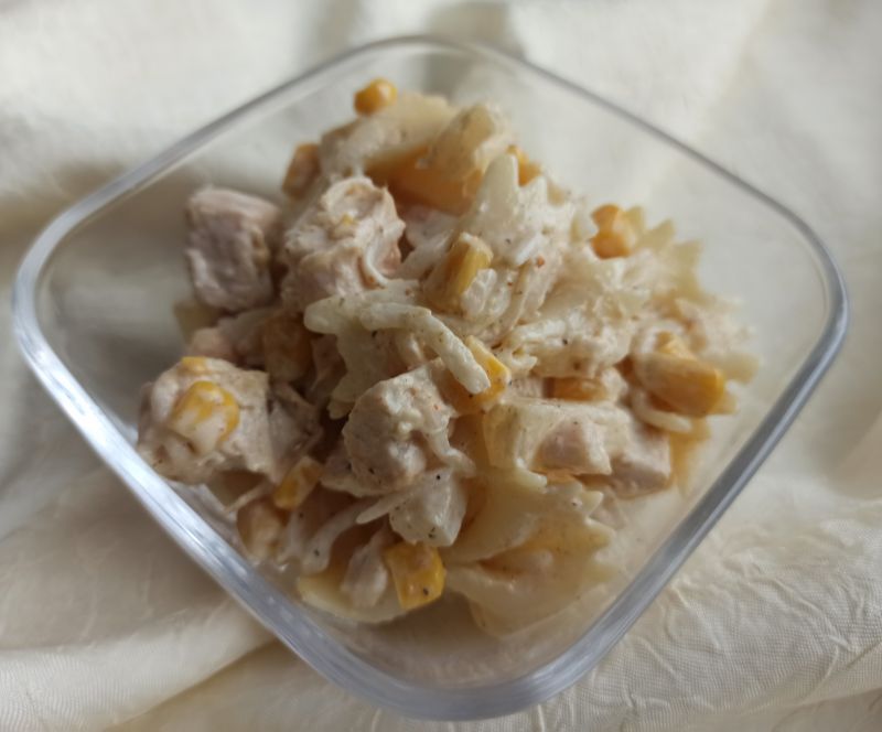 Sałatka makaronowa z kurczakiem Sałatka makaronowa z kurczakiem