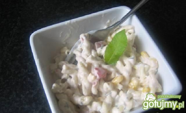 Sałatka makaronowa z kurczakiem