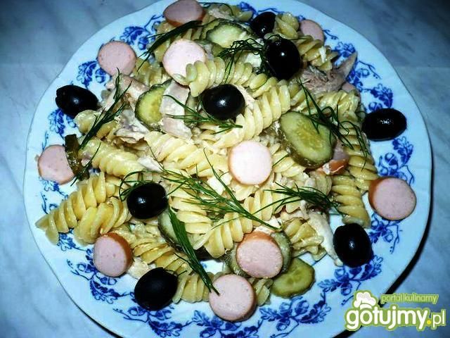 Sałatka makaronowa z oliwkami Sałatka makaronowa z oliwkami