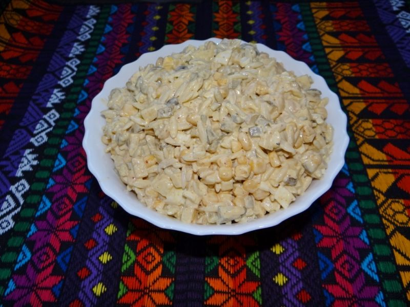 Sałatka makaronowa z pieczarkami