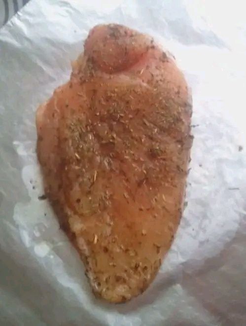 Sałatka makaronowa z piersią z kurczaka