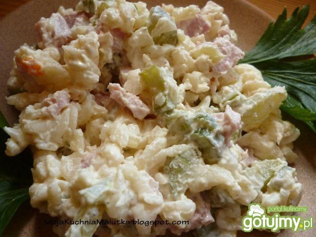 Sałatka makaronowa z selerem 