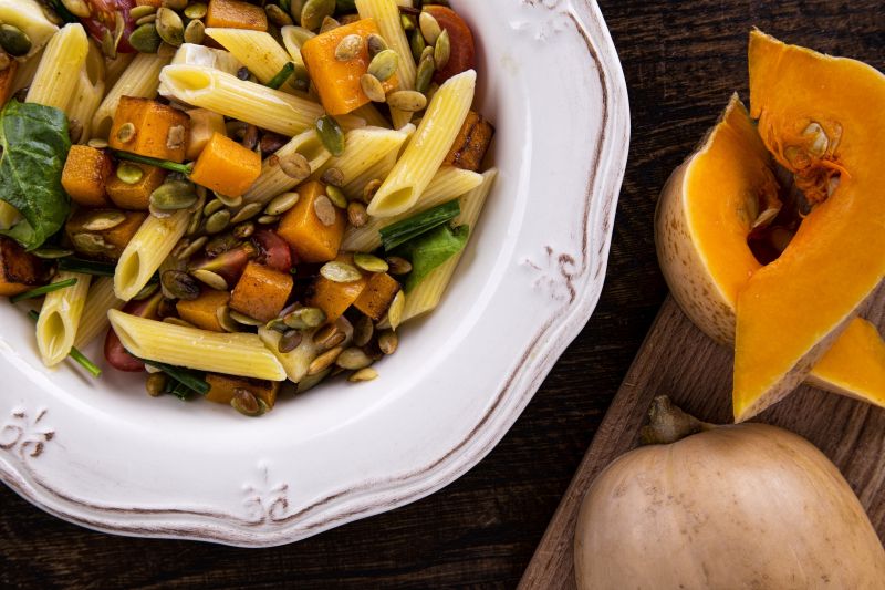 Sałatka makaronowa z serem pleśniowym