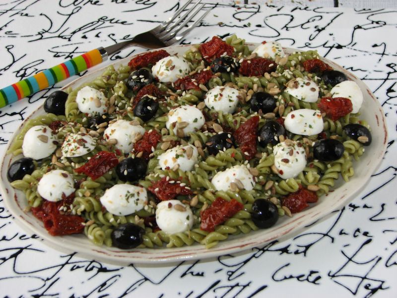 Sałatka makaronowa z suszonymi pomidorami