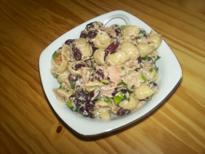 Sałatka makaronowa z tuńczykiem Sałatka makaronowa z tuńczykiem