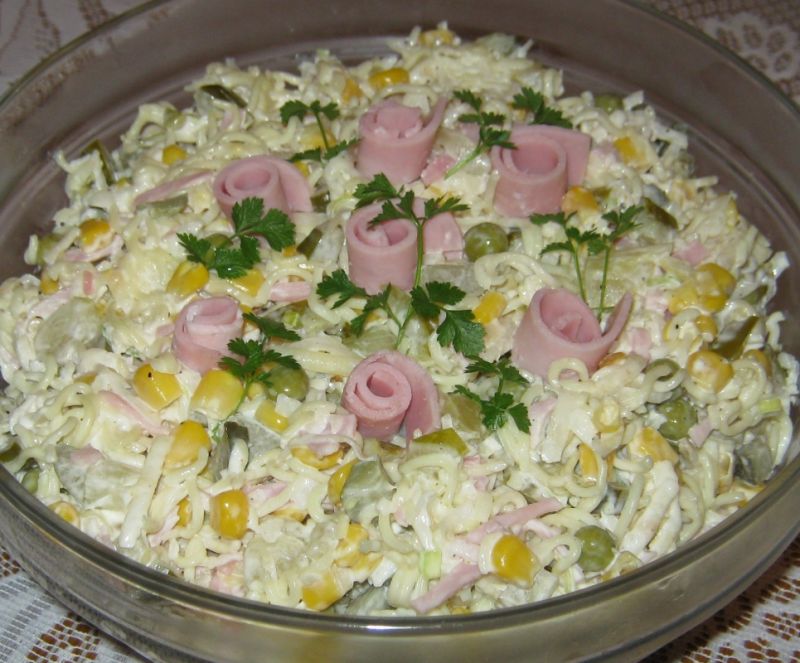 Sałatka makaronowa z warzywami Sałatka makaronowa z warzywami