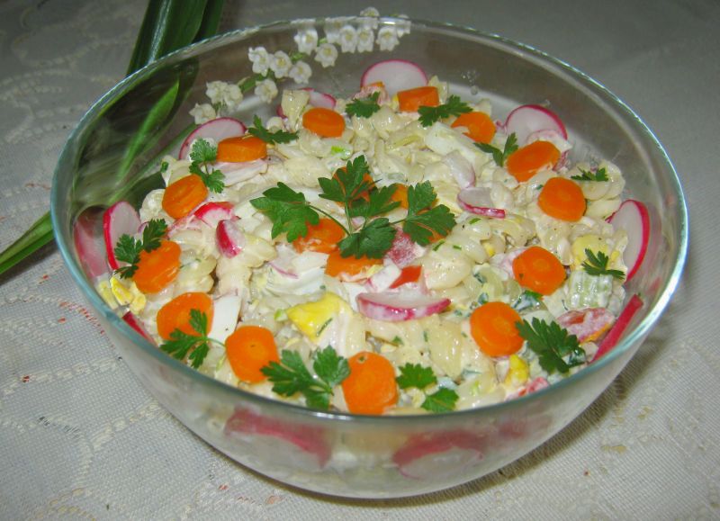 Sałatka makaronowa z warzywami Sałatka makaronowa z warzywami