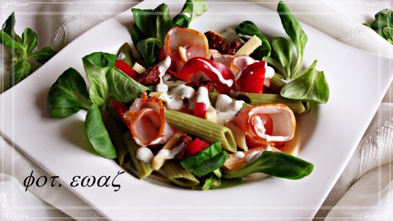 Sałatka makaronowa z wędzoną polędwicą Sałatka makaronowa z wędzoną polędwicą