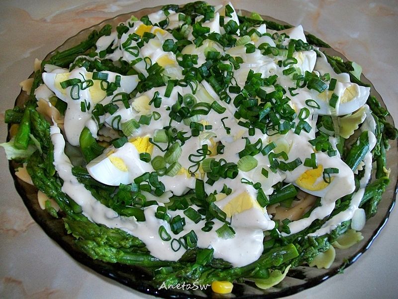 Sałatka makaronowa z zielonymi szparagami Sałatka makaronowa z zielonymi szparagami