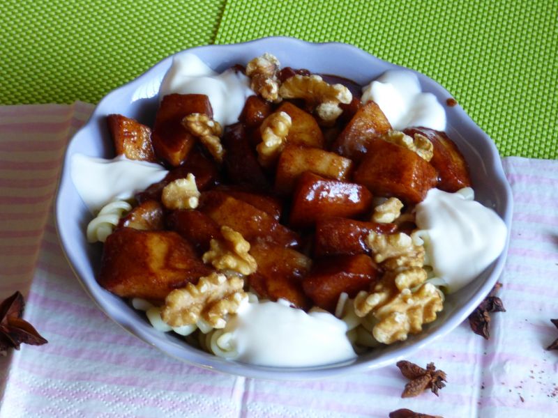 Sałatka makaronowo-bakaliowa